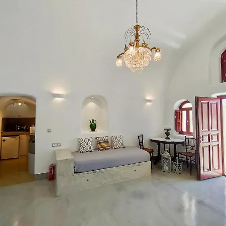 Dreamer's Secret * Emporio (Santorini)