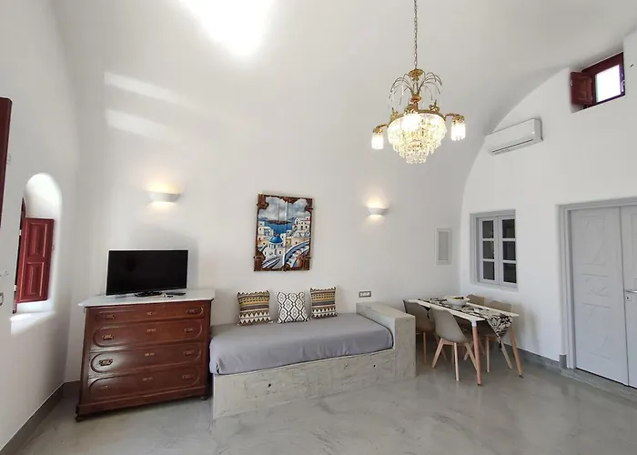 Dreamer's Secret Emporio (Santorini)