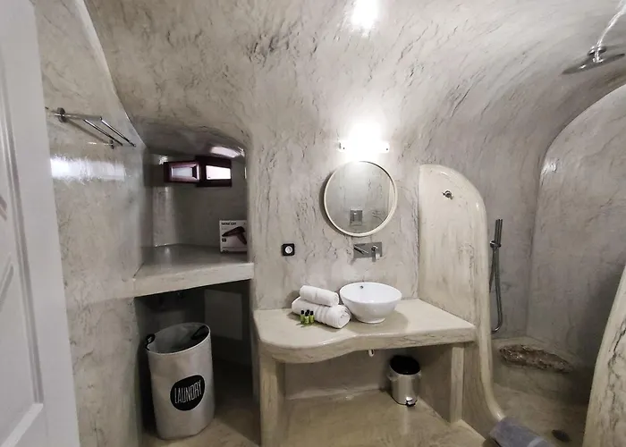 Dreamer's Secret * Emporio (Santorini)